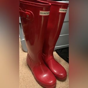 Tall red hunter rain boots. Great condition